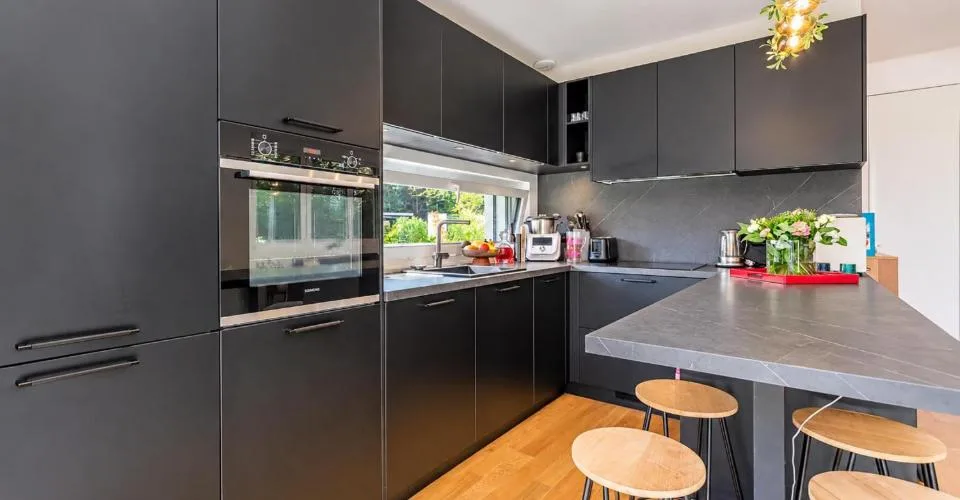 En exclusivité - Chêne-Bougeries - Élégant duplex de 4 pièces avec jardin privatif de 308 m² – photo 4 sur 13