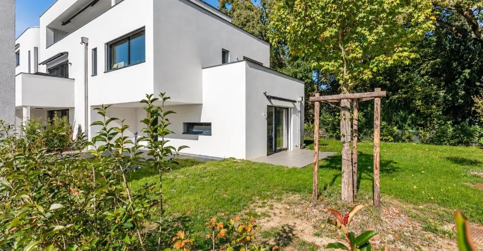 En exclusivité - Chêne-Bougeries - Élégant duplex de 4 pièces avec jardin privatif de 308 m² – photo 13 sur 13