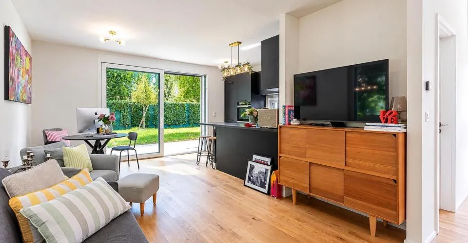 En exclusivité - Chêne-Bougeries - Élégant duplex de 4 pièces avec jardin privatif de 308 m² – photo 2 sur 13