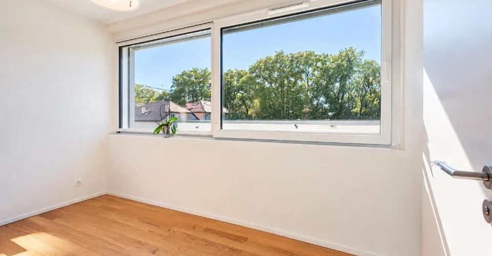 En exclusivité - Chêne-Bougeries - Élégant duplex de 4 pièces avec jardin privatif de 308 m² – photo 8 sur 13