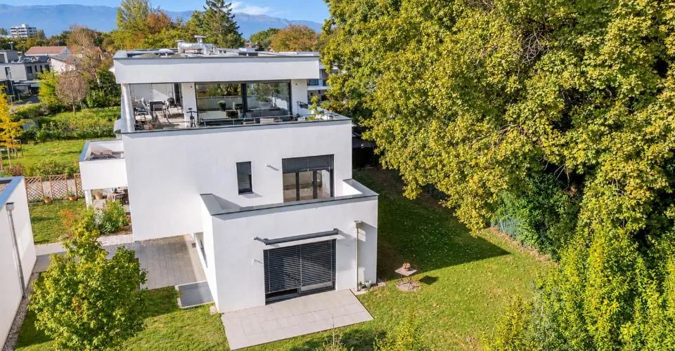 En exclusivité - Chêne-Bougeries - Élégant duplex de 4 pièces avec jardin privatif de 308 m² – photo 5 sur 13