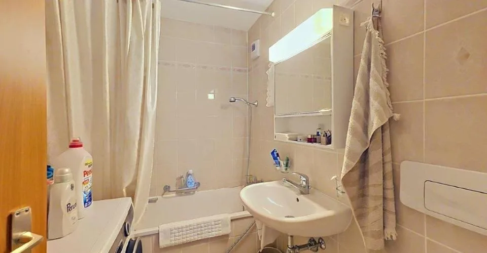 Appartement de 4 pièces en cours de rénovation – Foto 9 von 13