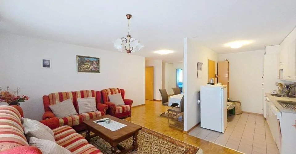 Appartement de 4 pièces en cours de rénovation – Foto 3 von 13