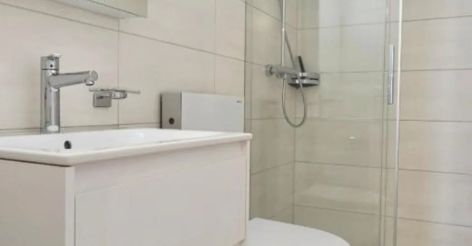 Magnifique appartement intégralement rénové de 3.5 pièces – Foto 8 von 9
