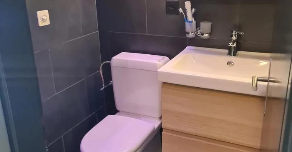 Joli Studio à louer à l'année proche de la station – Foto 10 von 12