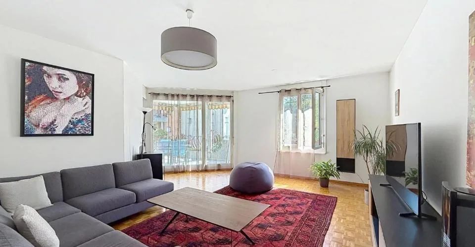 Très bel appartement spacieux et lumineux avec loggia – photo 2 sur 8