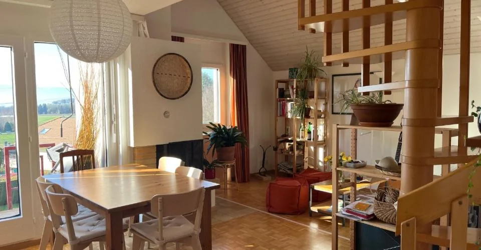 Appartement situé dans le village calme et verdoyant de Cugy. – Foto 2 von 9
