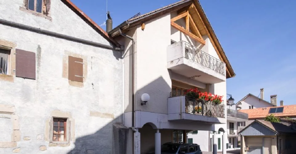 Dans un charmant petit immeuble, appartement de 2 pièces au 1er étage – Foto 2 von 9