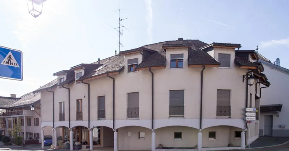 Dans un charmant petit immeuble, appartement de 2 pièces au 1er étage – Foto 3 von 9
