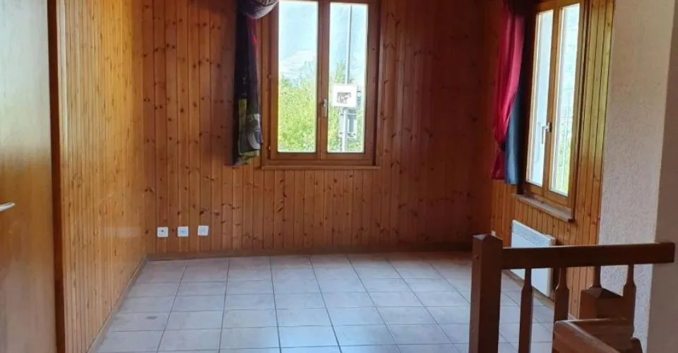 Duplex indépendant de 2.5 pces avec place de parc extérieure – Foto 2 von 5