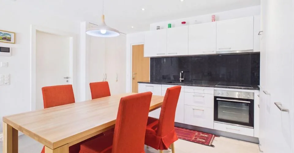 Terrasse de 27,5 m² au cœur de Sierre – Foto 4 von 8