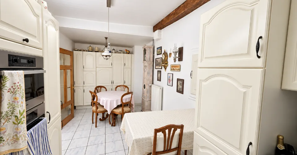 Geräumiges 8,5-Zimmer-Haus auf 4 Ebenen mit Dachterrasse in Delémont – Foto 3 von 13