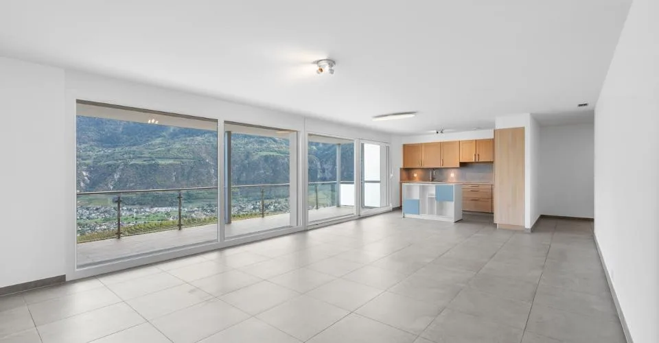 SUBLIME APPARTEMENT DE 4,5 PIÈCES AVEC GRAND BALCON ET VUE PANORAMIQUE – photo 3 sur 13