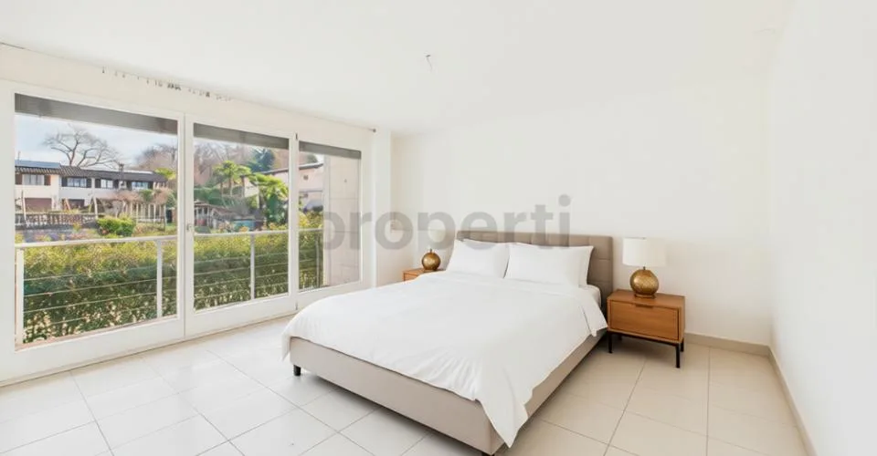 Vendiamo bellissima, generosa casa a Brione sopra Minusio con piscina e giardino. ( No vista Lago) – Foto 6 von 13