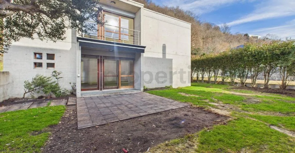 Vendiamo bellissima, generosa casa a Brione sopra Minusio con piscina e giardino. ( No vista Lago) – Foto 11 von 13