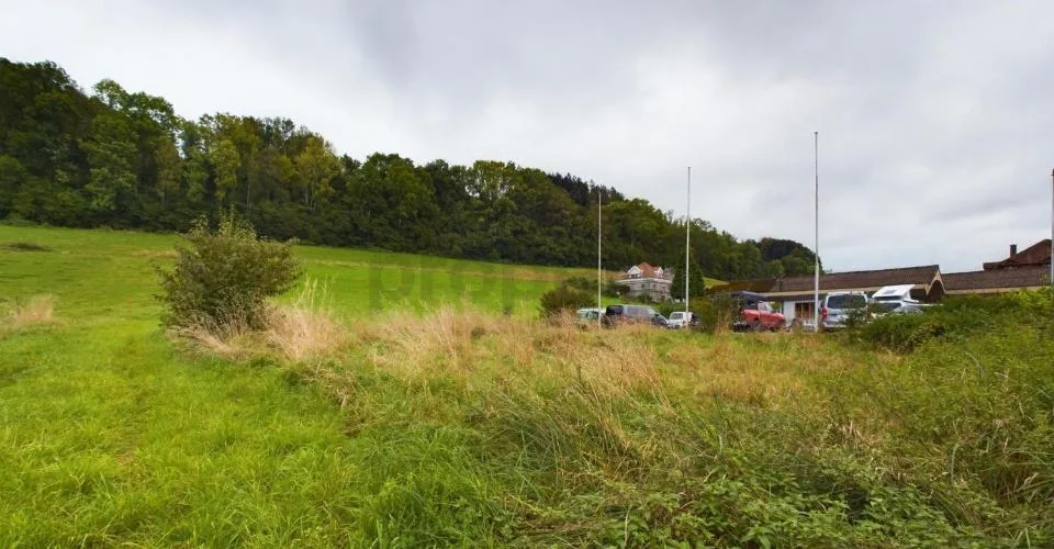 Vielseitiges Baugrundstück in Mischzone M2  648 m² für Wohnen & Gewerbe in Riedtwil – Foto 4 von 8