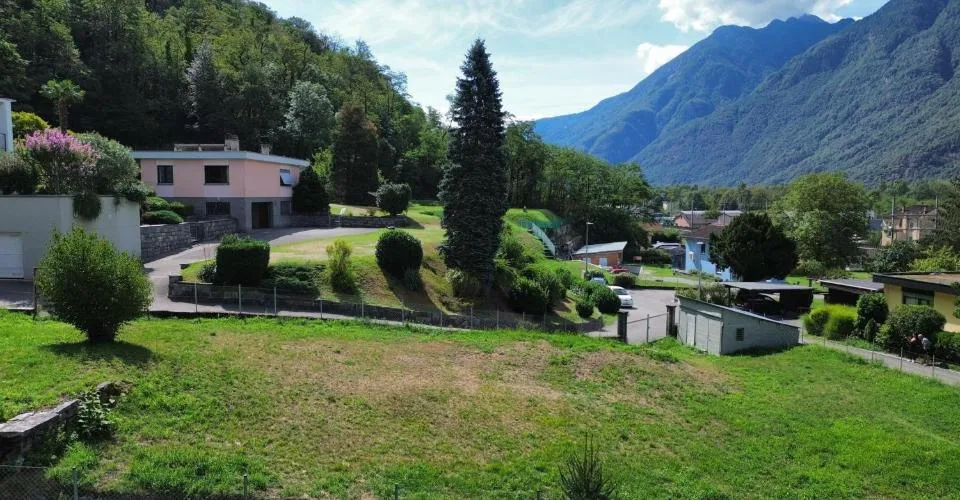 Terreno edificabile R2 in un contesto tranquillo e residenziale a Osogna – Foto 2 von 5