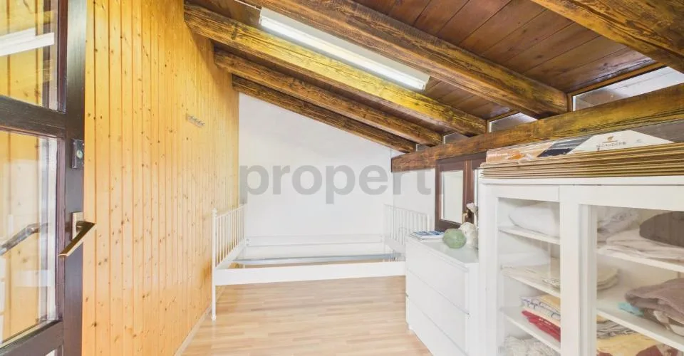 Esclusiva villa da 7.5 locali immersa nel verde con dépendance e laghetto – Foto 10 von 13