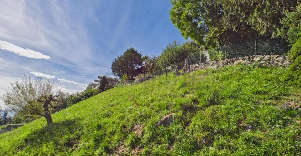 Terrain constructible avec vue sur le lac  Opportunité de développement résidentiel – Foto 4 von 12