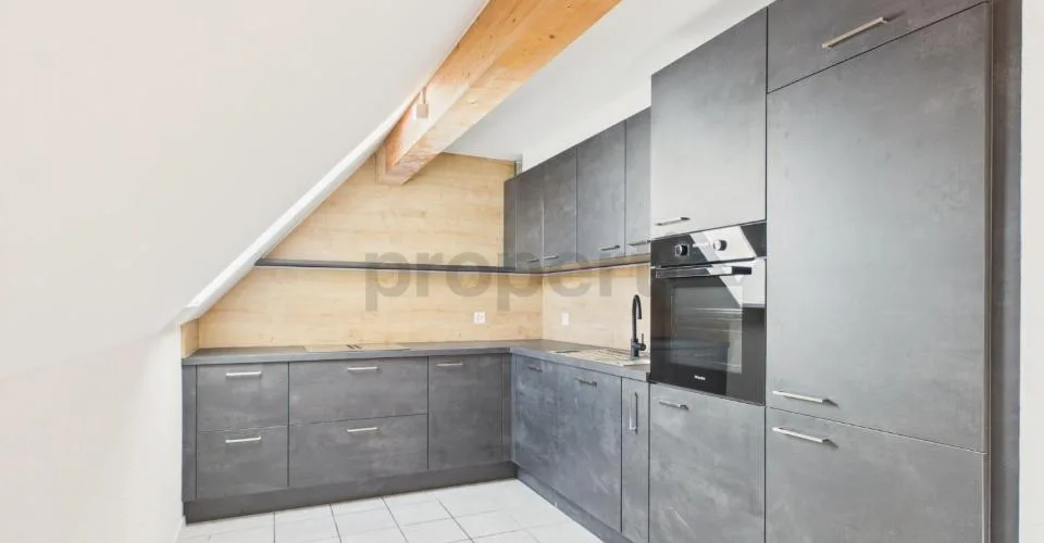 Maisonette mit Dachgeschoss-Charme, Holzbalken und viel Privatsphäre in Feuerthalen – Foto 4 von 11