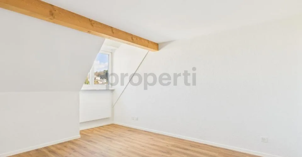 Maisonette mit Dachgeschoss-Charme, Holzbalken und viel Privatsphäre in Feuerthalen – Foto 8 von 11