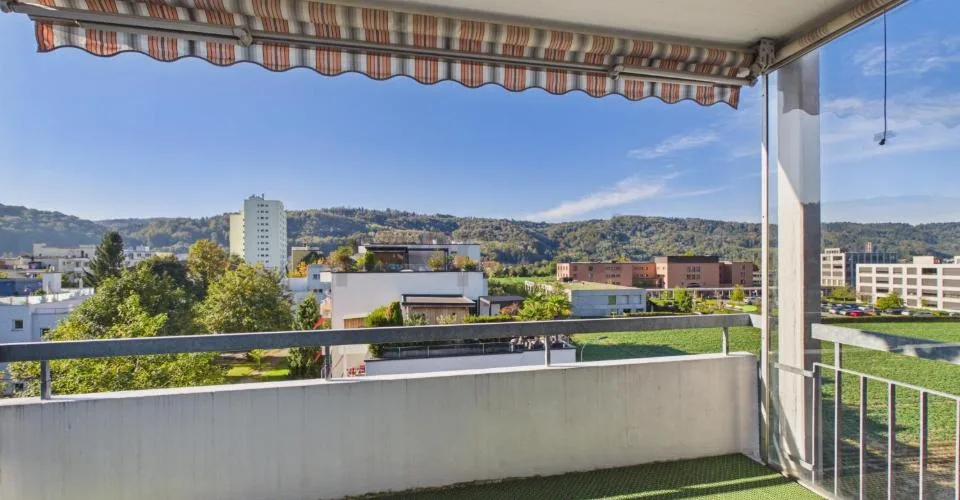 4.5-5.5 Zimmer Wohnung mit privater 120 m² Dachterrasse mit verglastem Pavillon, Cheminée, Süd-Balkon & Tiefgaragenplatz! – Foto 11 von 13