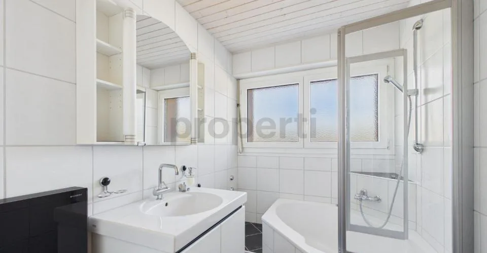 4.5-5.5 Zimmer Wohnung mit privater 120 m² Dachterrasse mit verglastem Pavillon, Cheminée, Süd-Balkon & Tiefgaragenplatz! – Foto 7 von 13