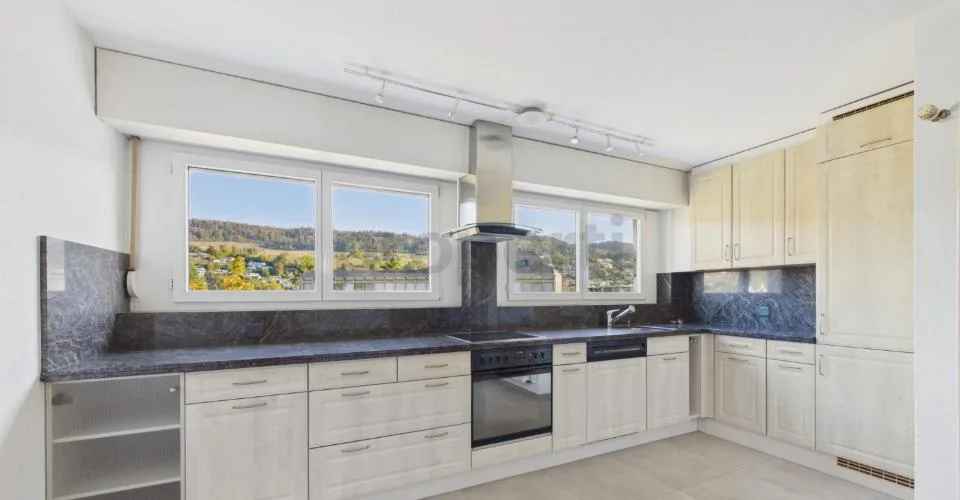 4.5-5.5 Zimmer Wohnung mit privater 120 m² Dachterrasse mit verglastem Pavillon, Cheminée, Süd-Balkon & Tiefgaragenplatz! – Foto 4 von 13