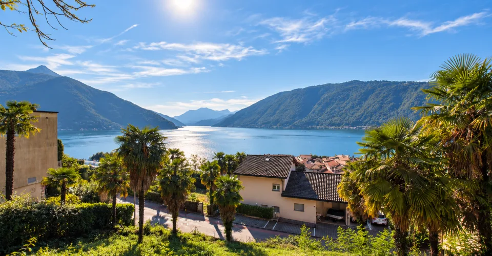 Bissone : terrain avec vue sur le lac et projet pour une résidence jumelée exclusive – Foto 11 von 12