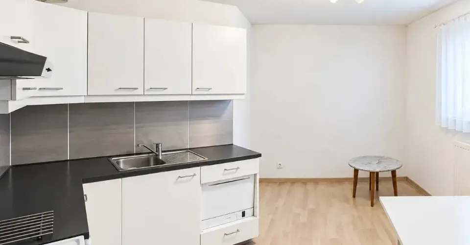 Maison familiale en demi-niveaux avec jardin arboré – photo 14 sur 15