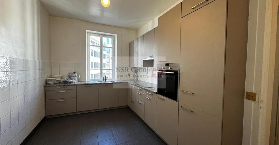 À LOUER ? SUPERBE APPARTEMENT DE 5 PIÈCES AU BOULEVARD HELVÉTIQUE – photo 4 of 4