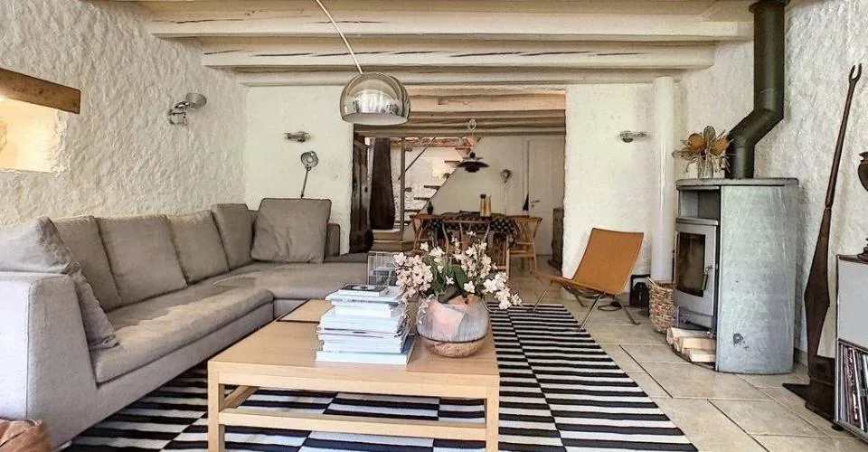 BELLE MAISON CONTIGUË DE 7 PIÈCES À ANIÈRES – foto 2 di 7