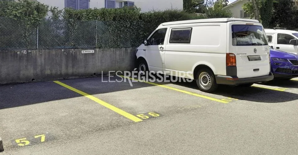 Place de parking extérieure – photo 2 of 3