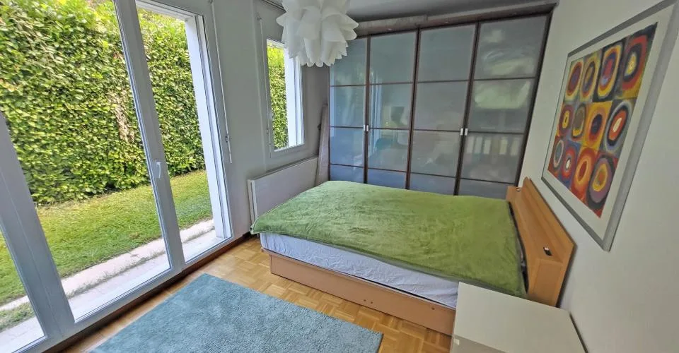 Appartement meublé de standing en rez-de-jardin – photo 3 sur 7