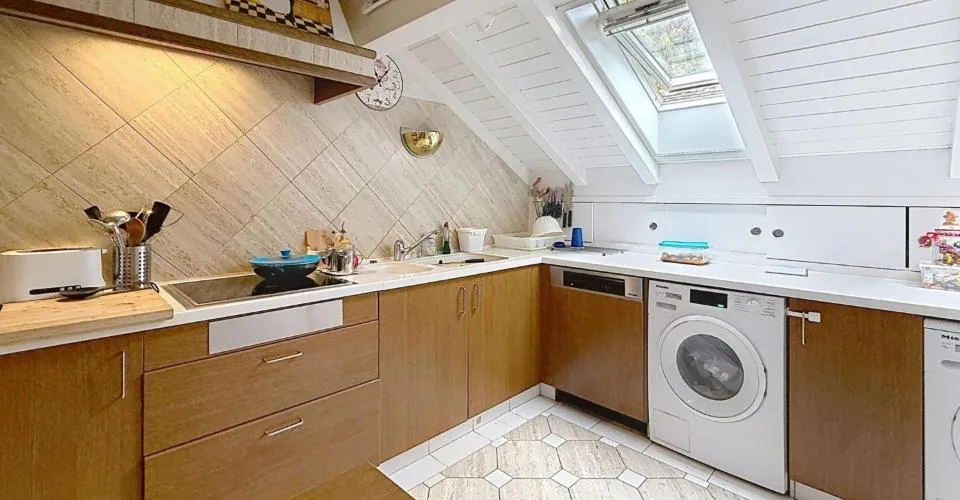 Appartement avec cachet, spacieux et lumineux, avec balcon – Foto 5 von 10