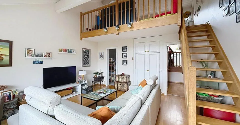 Appartement avec cachet, spacieux et lumineux, avec balcon – Foto 4 von 10
