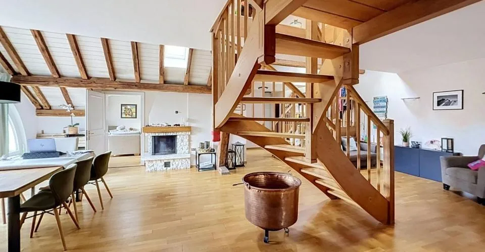 Appartement avec cachet, spacieux et lumineux, avec balcon – Foto 3 von 10