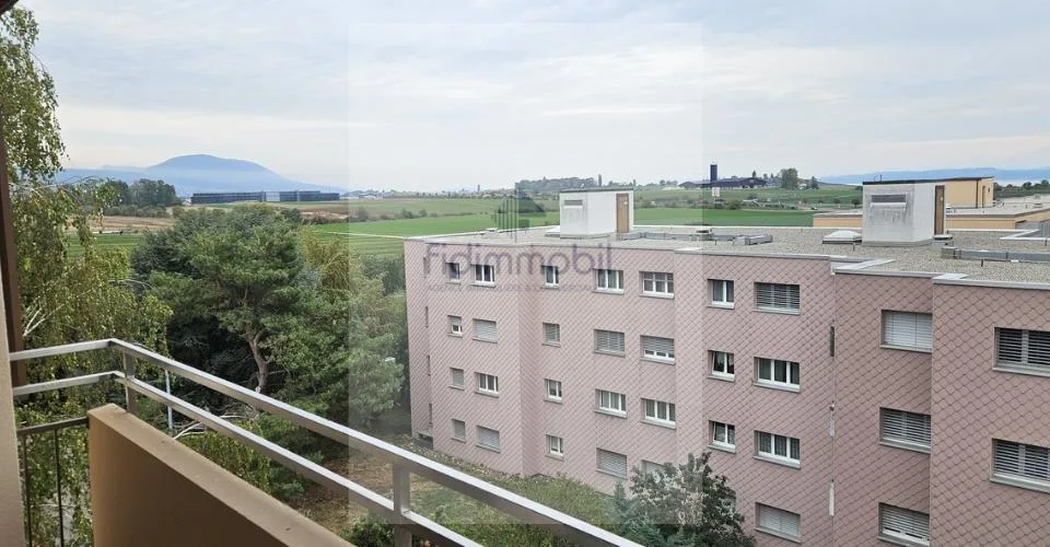 Bel appartement entièrement rénové, lumineux et agréable à vivre. – Foto 2 von 6