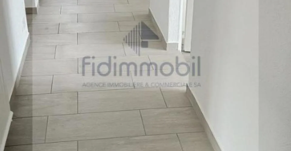 Bel appartement entièrement rénové, lumineux et agréable à vivre. – Foto 3 von 6