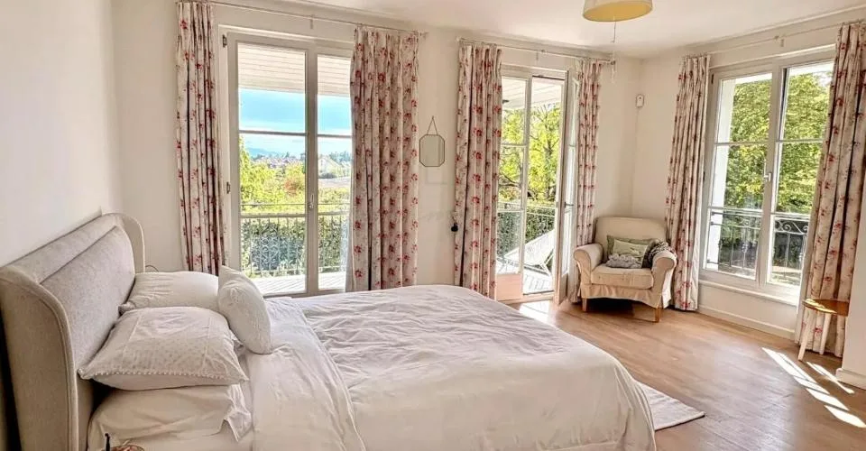 Elegant family home with pool in a quiet setting, Commugny – photo 5 of 13