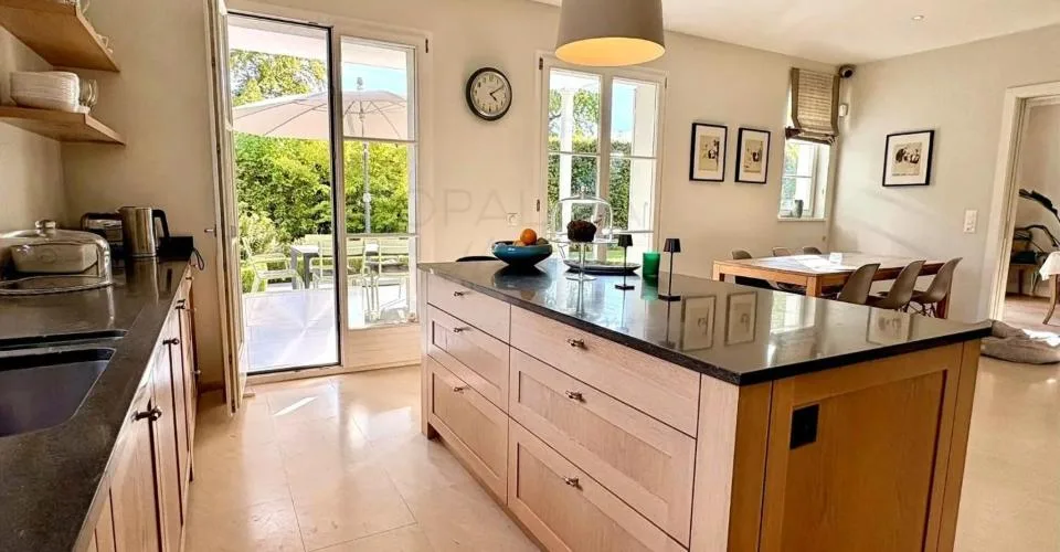 Elegant family home with pool in a quiet setting, Commugny – photo 10 of 13