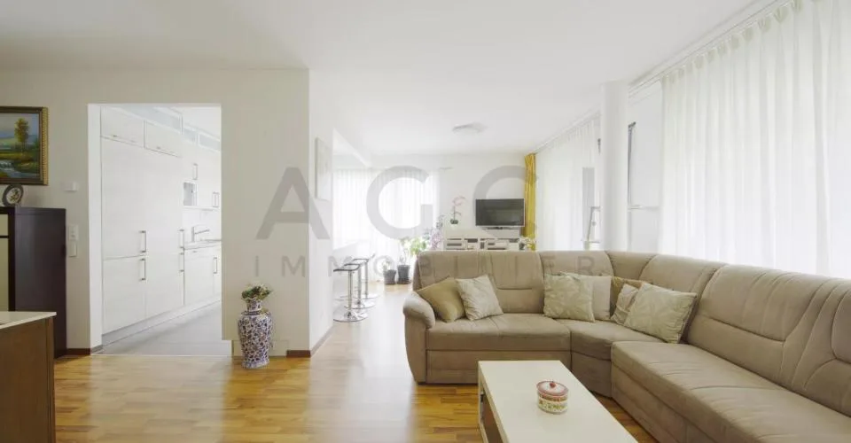 EXCLUSIVITY - Bright 4-room apartment with covered terrace, private garden - additional box - Châtelaine – photo 8 of 13
