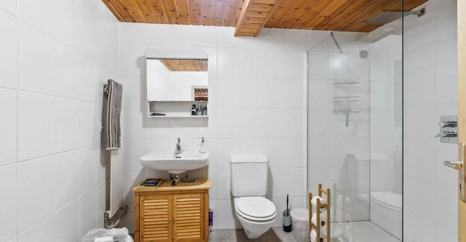 Geräumiges Familienhaus im Herzen des Dorfes Vallamand – Foto 4 von 13