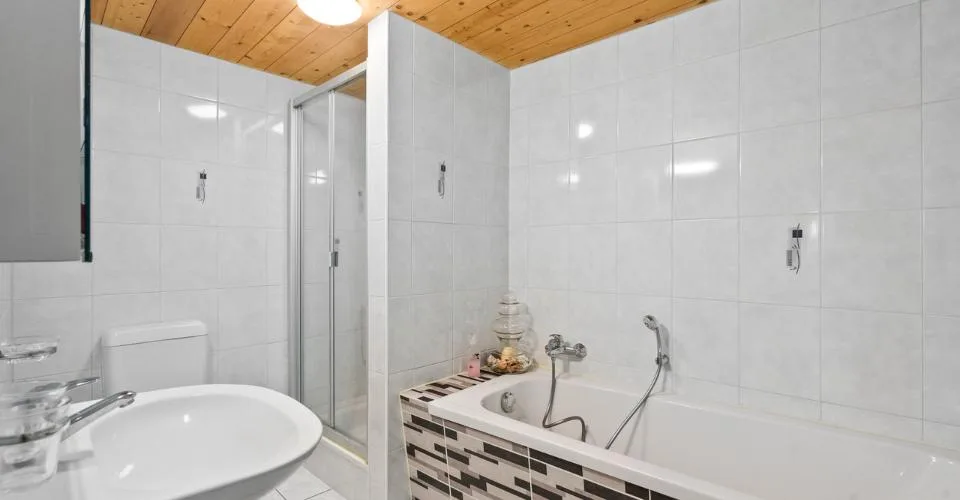 Geräumiges Familienhaus im Herzen des Dorfes Vallamand – Foto 11 von 13