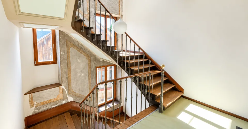 Appartement de caractère de 2.5 pièces dans un immeuble historique rénové – photo 8 sur 8