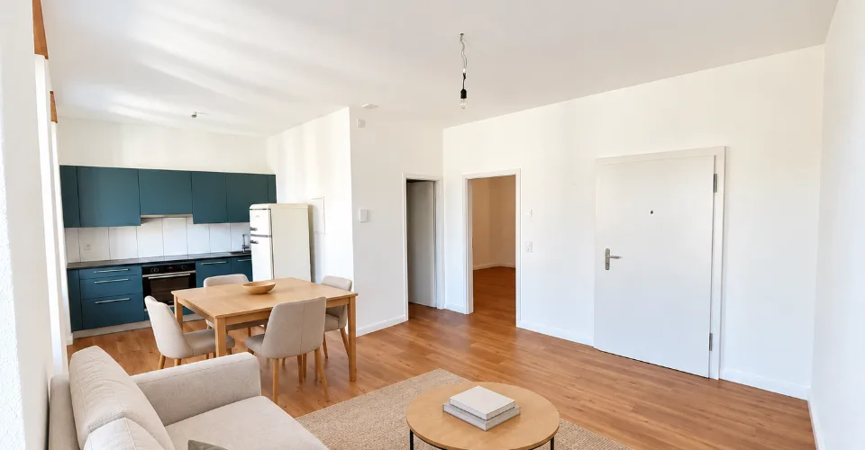 Appartement de caractère de 2.5 pièces dans un immeuble historique rénové – photo 2 sur 8