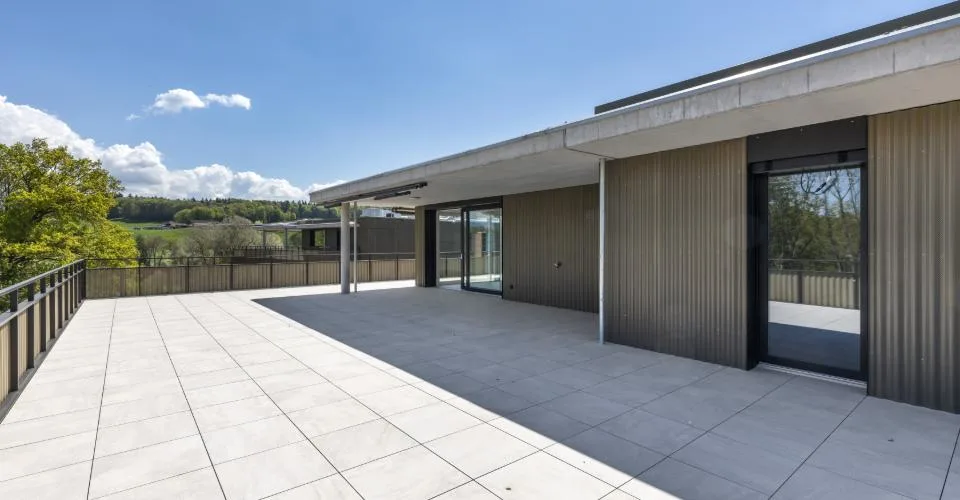 MATRAN – MAGNIFIQUE ATTIQUE DE 5.5 PIÈCES AVEC TERRASSE EXCEPTIONNELLE DE 171 M² – Foto 4 von 9