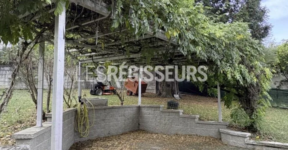 Charmant appartement de 4.5 pièces sur deux niveaux dans une villa – Foto 3 von 12