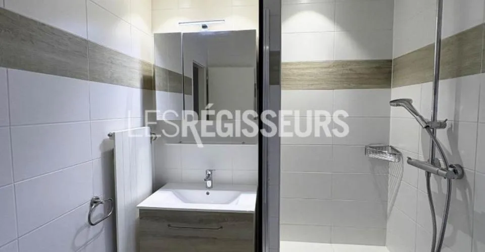 Charmant appartement de 4.5 pièces sur deux niveaux dans une villa – Foto 8 von 12
