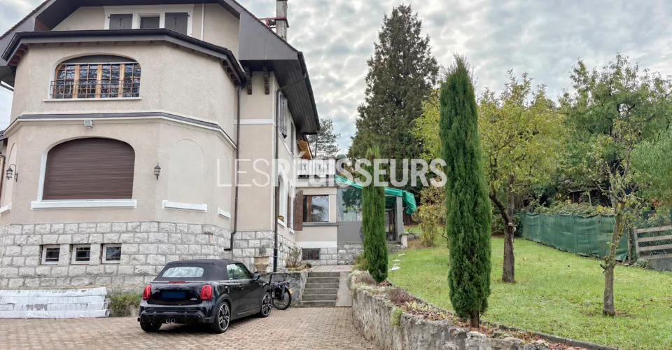 Charmant appartement de 4.5 pièces sur deux niveaux dans une villa – Foto 2 von 12